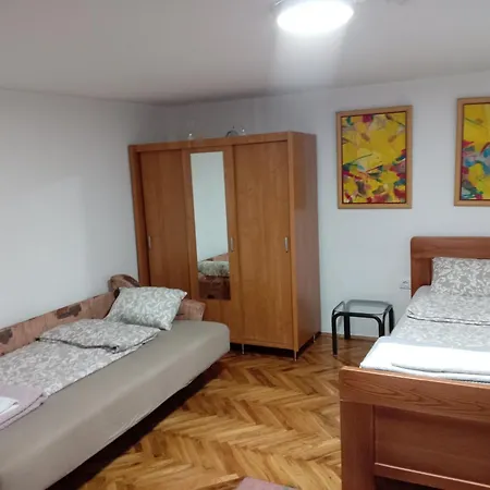 Stan Na Dan Kamenicki Park Vendégház